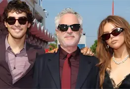 Alfonso Cuar&oacute;n apoya a sus hijos tras pol&eacute;mica en concierto