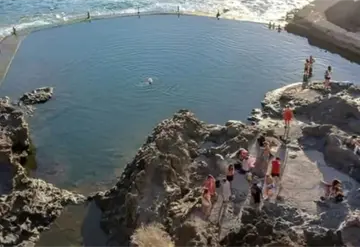 Cuatro turistas fallecen por oleaje mortal