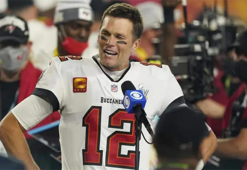 Tom Brady revela su participaci&oacute;n en Las Vegas, Raiders bloquea su regreso a la NFL