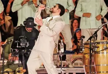 Bad Bunny enciende el Estadio GNP Seguros con show &eacute;pico