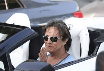 Roberto Carlos sufre accidente durante grabaci&oacute;n del especial navide&ntilde;o