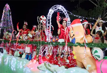 Vive Comalcalco una noche inolvidable con el Tradicional Desfile Navide&ntilde;o
