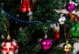 Navidad de yeso y luces viejas