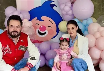 Familia Derbez se despide de Bilbao con decoraci&oacute;n navide&ntilde;a &uacute;nica