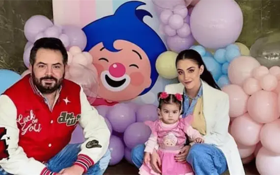 Familia Derbez se despide de Bilbao con decoraci&oacute;n navide&ntilde;a &uacute;nica