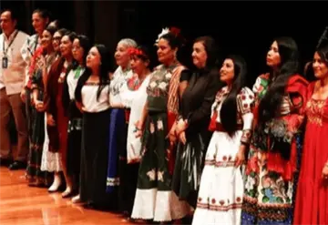 Mujeres ind&iacute;genas conquistan Bellas Artes