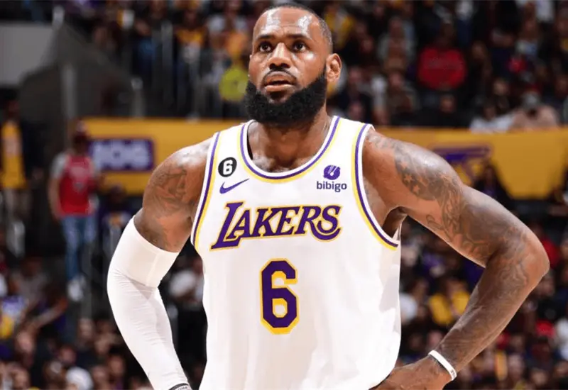 Navidad amarga para LeBron r&eacute;cord hist&oacute;rico y derrota ante Rockets