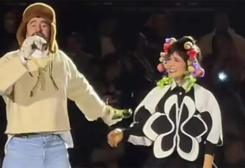 Julieta Venegas olvida letra con Bad Bunny