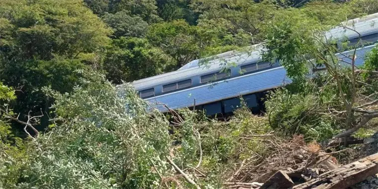 Descarrilamiento del tren Trans&iacute;stmico en Oaxaca deja al menos 20 heridos