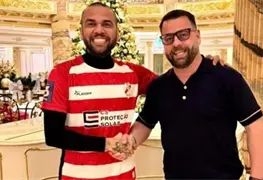 Dani Alves invierte en club de tercera divisi&oacute;n portugu&eacute;s y planea regreso al f&uacute;tbol