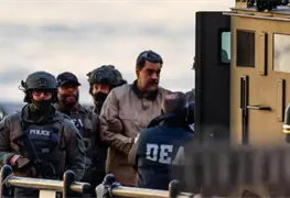 Nicol&aacute;s Maduro llega esposado a tribunal de Nueva York tras captura en operaci&oacute;n militar de EEUU