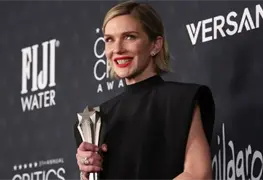 Rhea Seehorn brilla en Critics Choice Awards gracias a Pluribus