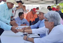 Autorizan 100 paquetes del Cr&eacute;dito ganadero