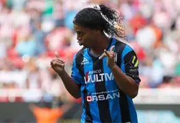 Ronaldinho, el mago que rompi&oacute; la racha invicta de Chivas en Akron