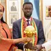 Presidente de Senegal celebra triunfo de la Copa Africana con sus dos esposas