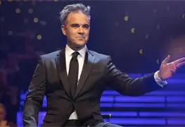 Britpop de Robbie Williams rompe r&eacute;cord como su decimosexto &aacute;lbum n&uacute;mero uno