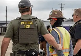 Redadas masivas del ICE dejan 100 deportados en la frontera
