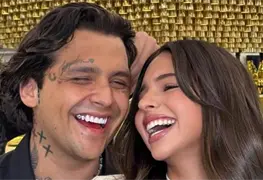 Christian Nodal se tat&uacute;a en compa&ntilde;&iacute;a de &Aacute;ngela Aguilar