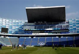 Rehabilitaci&oacute;n del c&eacute;sped en el Estadio Cuauht&eacute;moc tras incidentes
