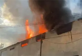 Incendio en f&aacute;brica de la colonia San Pedro de los Pinos moviliza a Bomberos de la CDMX