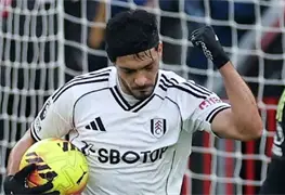 Ra&uacute;l Jim&eacute;nez celebra su centenario con gol en derrota ante el Manchester United