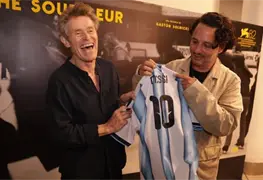 Celebridades internacionales se suman a la fiebre futbol&iacute;stica en La Bombonera