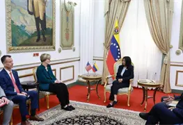 Encuentro oficial entre Laura Dogu y Delcy Rodr&iacute;guez en Caracas
