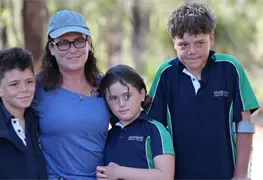 H&eacute;roe juvenil australiano rescata a familia atrapada en el mar