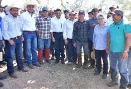 Gobierno del Pueblo brinda Cr&eacute;dito Ganadero a la Palabra a productores de Balanc&aacute;n y Tenosique