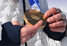 El oro que se rompe pol&eacute;mica en Mil&aacute;n Cortina