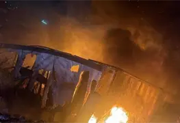 Incendio destruye dep&oacute;sito de veh&iacute;culos en Tizayuca