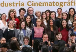 Claudia Sheinbaum lanza incentivos fiscales del 30% para cine mexicano junto a Salma Hayek