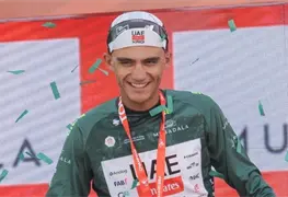 Triunfo de Isaac del Toro en la etapa inicial del Tour UAE 2026