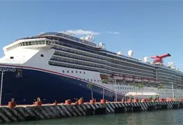 Turistas disfrutan de Acapulco con la llegada del Norwegian Jade