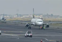 Aerom&eacute;xico y VIVA Aerob&uacute;s protegen a pasajeros afectados