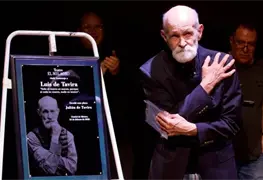 Emotivo homenaje a Luis de Tavira en Teatro El Milagro