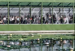 Jardines de Par&iacute;s: Escenario de moda con Jonathan Anderson para Dior
