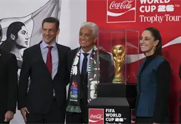 Presenta Sheinbaum la copa del Mundial