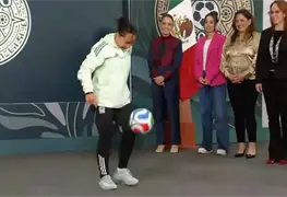 Claudia Sheinbaum premia a joven futbolista con boleto para Mundial 2026
