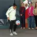 Claudia Sheinbaum premia a joven futbolista con boleto para Mundial 2026