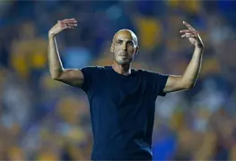 Guido Pizarro celebra victoria dram&aacute;tica de Tigres en Cl&aacute;sico Regio 142