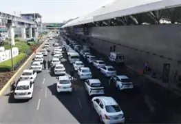 Transportistas del AICM se movilizan contra regulaci&oacute;n del transporte