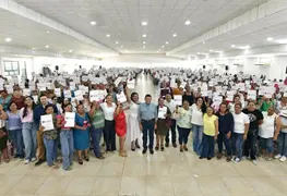 Javier May entrega 800 tarjetas del Programa Tandas para la Mujer en Jalpa de M&eacute;ndez