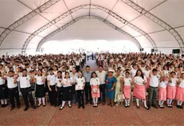 Javier May entrega 1,755 tabletas a estudiantes de Jalpa de M&eacute;ndez
