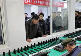 Kim Jong-un y Kim Ju-ae prueban nuevas armas ligeras en Corea del Norte