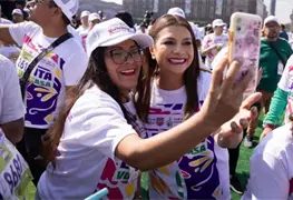 CDMX rompe R&eacute;cord Guinness con clase de f&uacute;tbol masiva en Z&oacute;calo