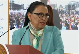 Claudia Sheinbaum elogia a migrantes mexicanos como h&eacute;roes