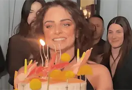 Aislinn cumple 40 y lo celebra sin su ex