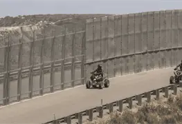 Entrega a FGR de ciudadanos mexicanos detenidos en EU