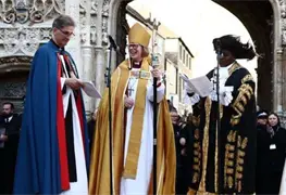 Arzobispa Sarah Mullally entronizada como primera mujer al mando de la Iglesia de Inglaterra